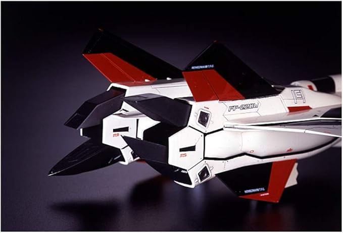 Hasegawa Macross Plus YF-19 Advanced Fighter 1/72 Scale