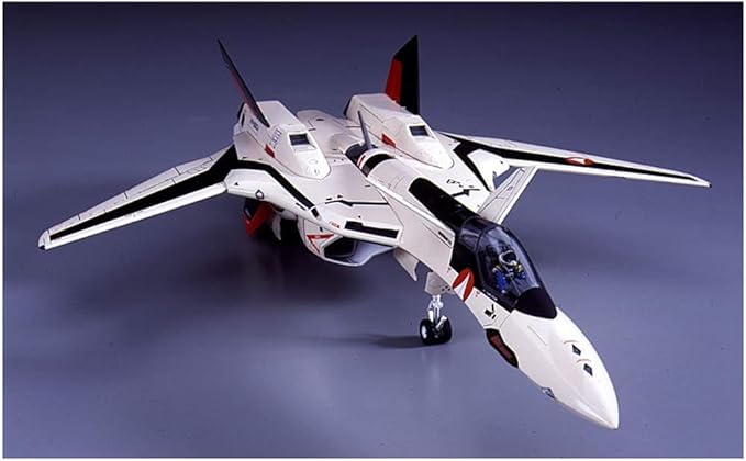 Hasegawa Macross Plus YF-19 Advanced Fighter 1/72 Scale