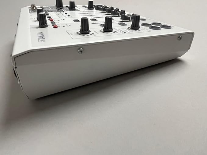 Yamaha AG08 W Live Streaming Mixer Live Streaming 8 Channels with Built-in Voice Changer, White