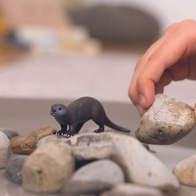 Schleich Wild Life 14865 Fishing Otter, for Children from 3+ Years, Toy Figure