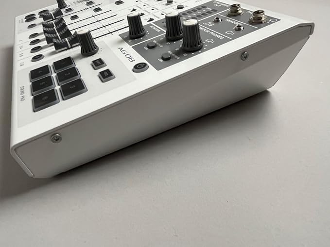 Yamaha AG08 W Live Streaming Mixer Live Streaming 8 Channels with Built-in Voice Changer, White