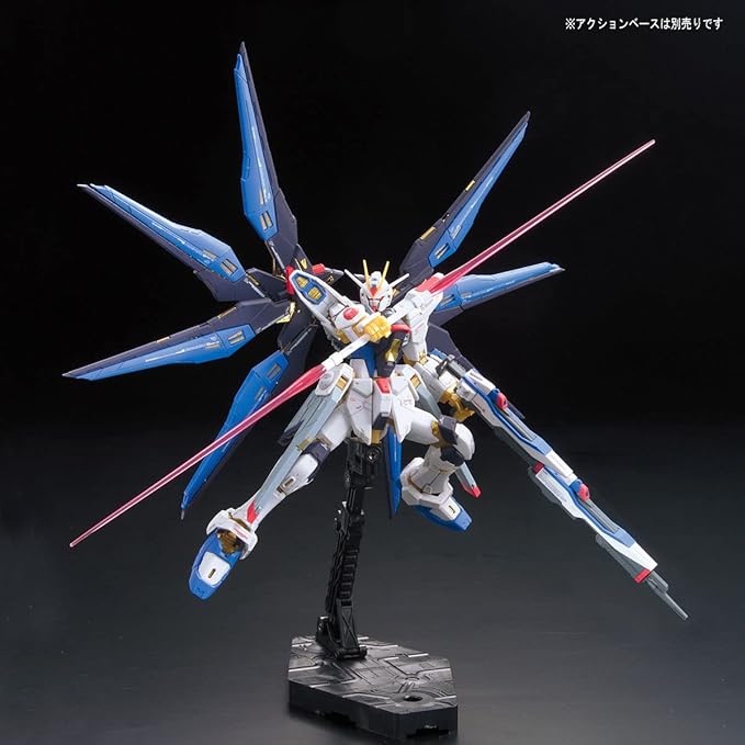 Bandai #14 Strike Freedom Gundam Gundam Seed Destiny, Bandai RG 1/144 - Model Kit