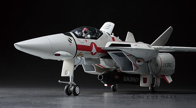 Hasegawa MC02 Super Dimension Fortress Macross VF-1J/A Valkyrie Vermillion Platoon, 1/48 Scale Plastic Model