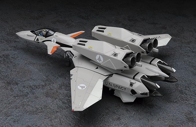 Hasegawa Macross Plus VF-11B Super Thunderbolt 1/72 scale plastic model 23 gray