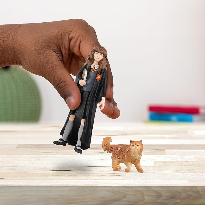 Schleich Wizarding World™ of Harry Potter™ Figures Hermione Granger™ & Crookshanks™