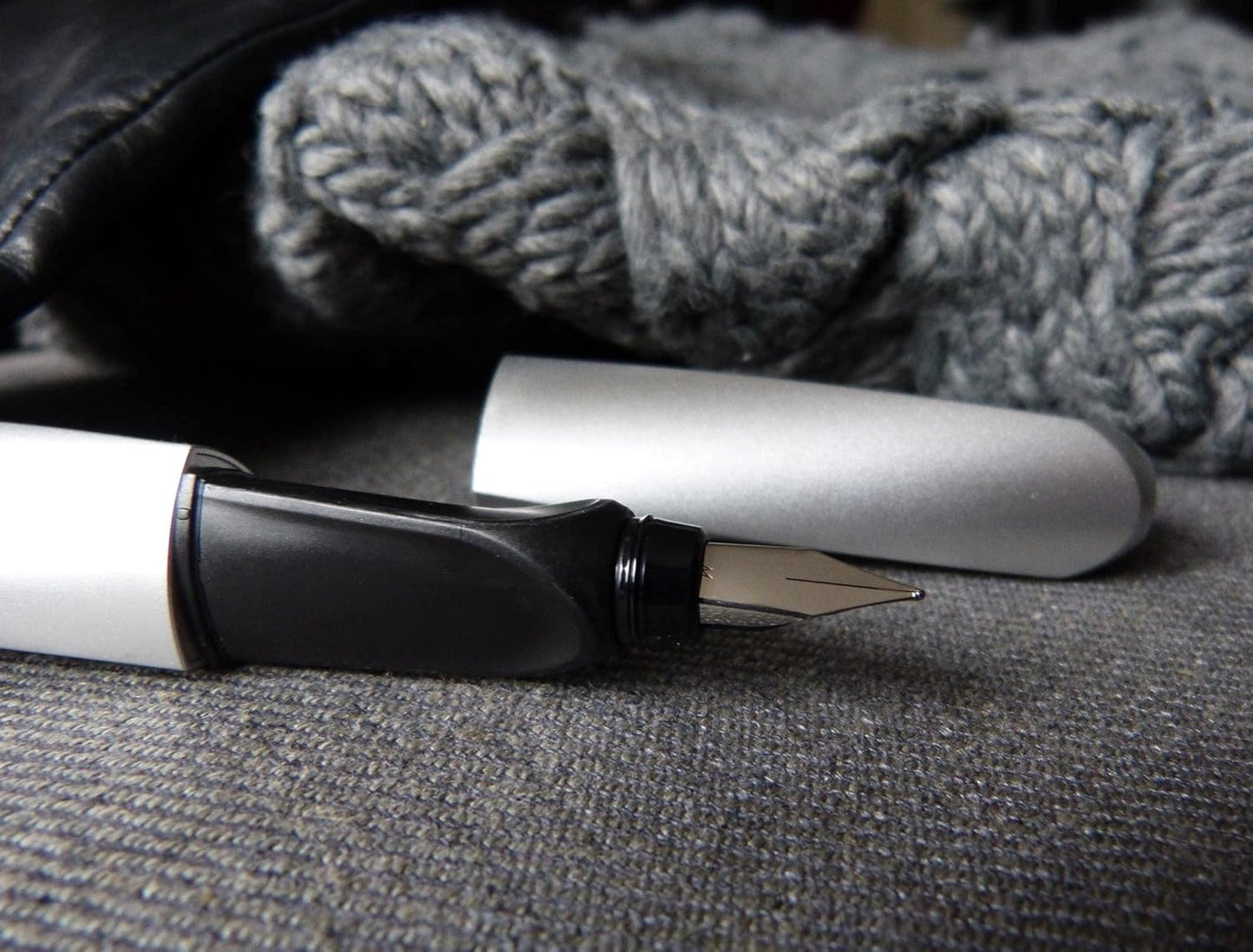 Pelikan 947366 Fountain Pen Twist Left and Right Side Feather Medium Silver